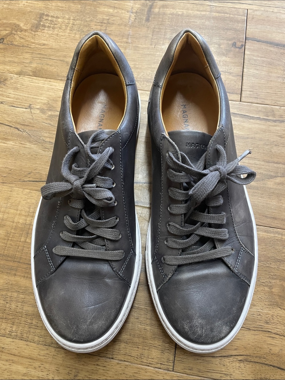 Magnanni Men's Charcoal Leather Lace-Up Sneakers